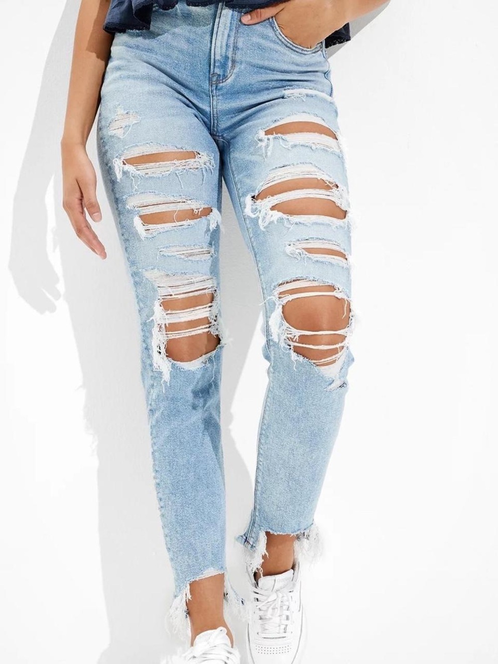 AE Light Wash Distressed High-Rise Women’s Jeans
